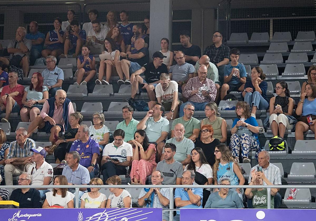 Búscate en las gradas del Súper Agropal Palencia-UEMC Valladolid