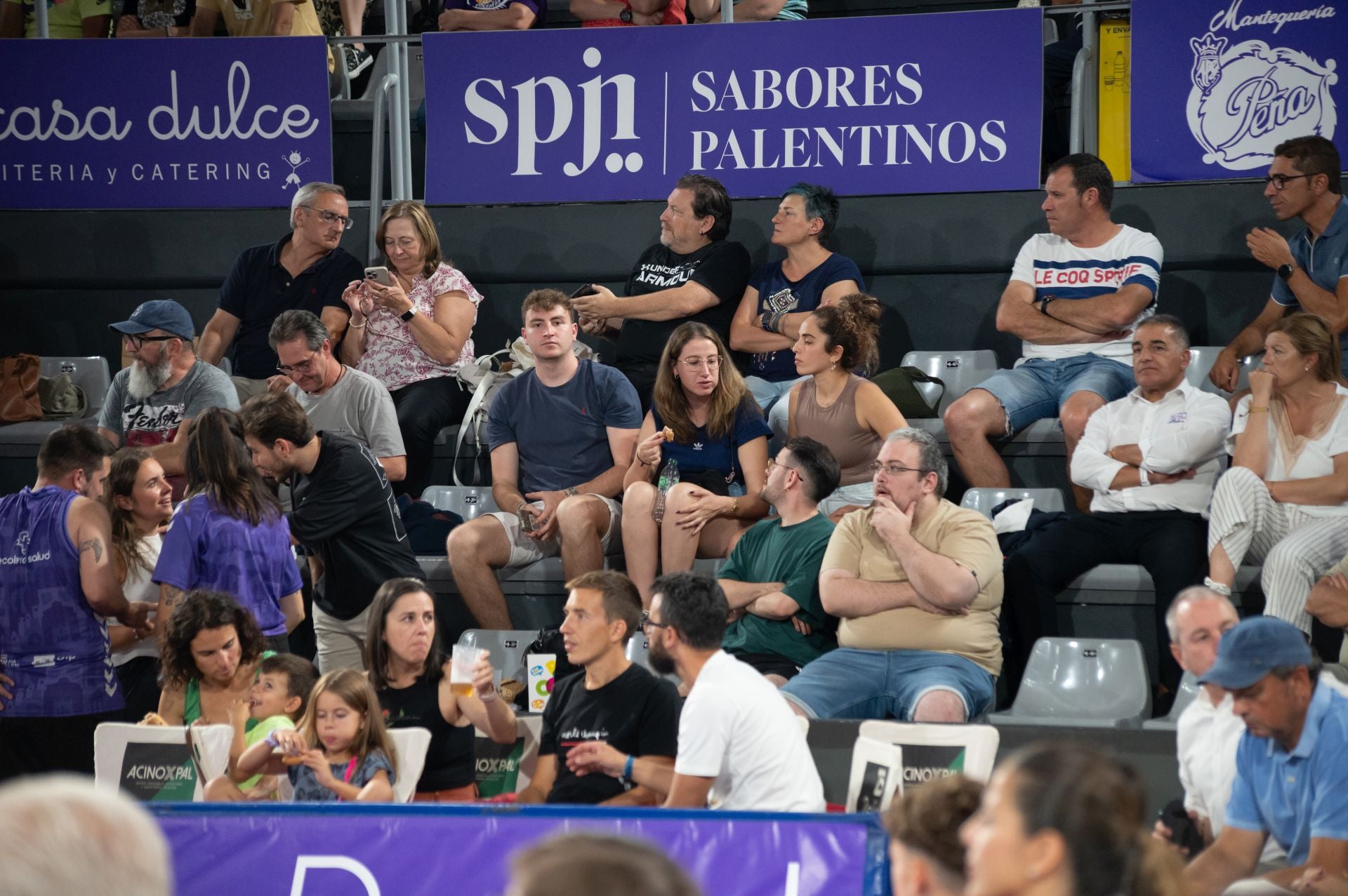 Búscate en las gradas del Súper Agropal Palencia-UEMC Valladolid