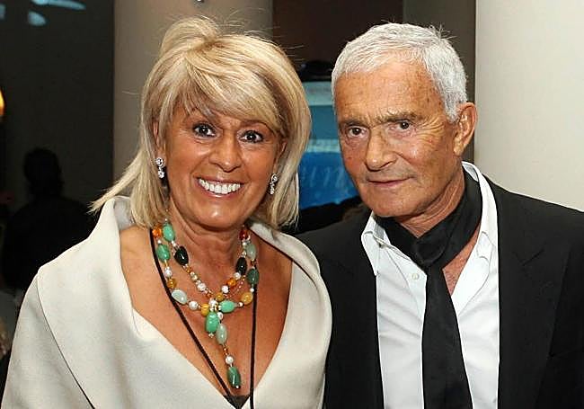 María Luisa Sicilia con el peluquero y empresario británico Vidal Sasoon.