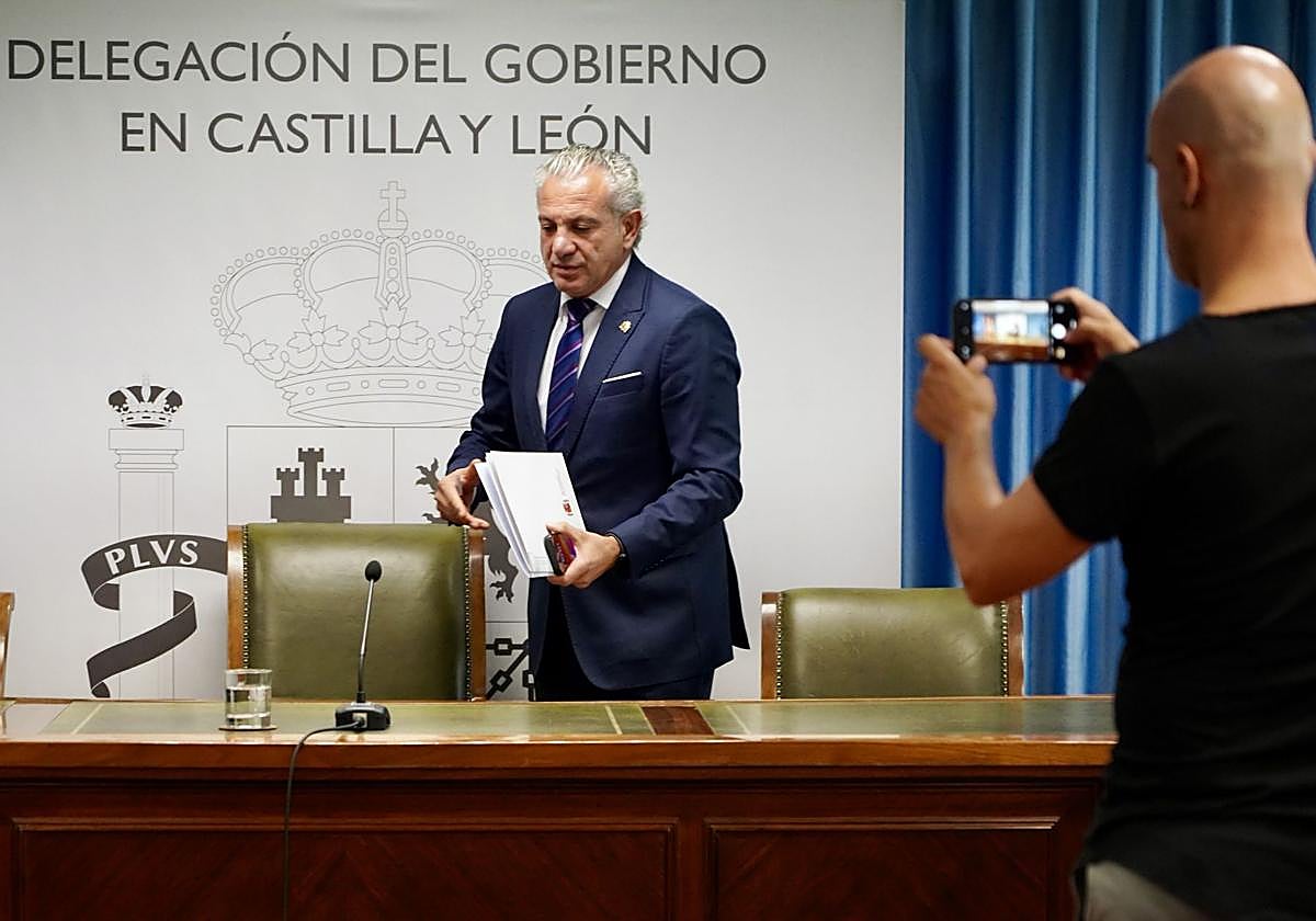 El delegado del Gobierno en Castilla y León, Nicanor Sen, este martes en rueda de prensa.