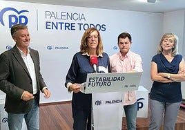 Armisén interviene, junto a Francisco Vázquez, Víctor Torres y María José de la Fuente.