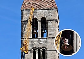 La torre de La Antigua y, en detalle, la instalación de la nueva campana.