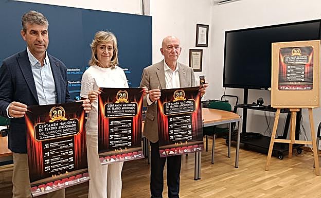 La vicepresidenta primera de la Diputación, flanqueada por el alcalde de Carrión y el concejal de Cultura, presentan el certamen.