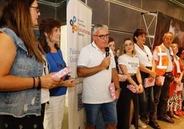 Los voluntarios comparten sus experiencias.