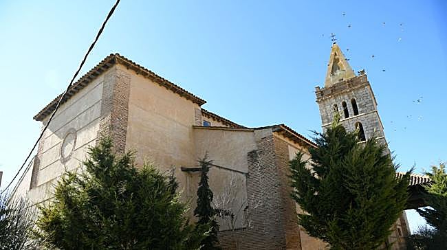 ¿Cuál es el municipio de la provincia que cuenta con mayor porcentaje de viviendas no principales, vacías la mayor parte del año? 