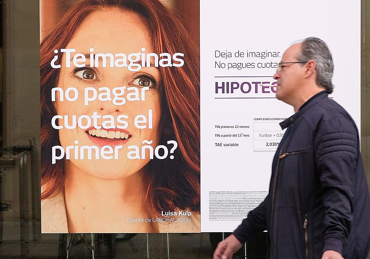 Un banco anuncia sus precios para hipotecas.