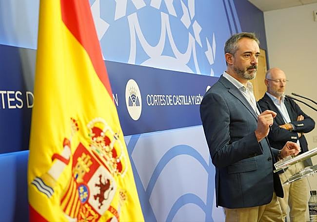 David Hierro, junto a Iñali Sicilia (Vox), en su rueda de prensa de este miércoles.