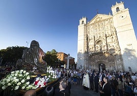 Imágenes de la procesión de la Santa Misión de Las Angustias celebrada este miércoles por las calles del centro de Valladolid