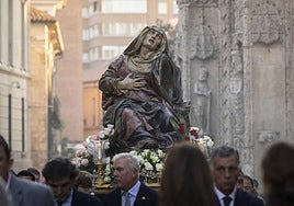 La Virgen de las Angustias protagoniza la procesión celebrada este miércoles por las calles del centro de Valladolid