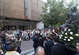 Las Angustias, frente a la Residencia Angélicas en la calle Cerrada del barrio de La Rondilla de Valladolid