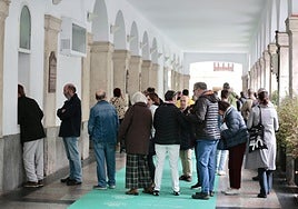Colas de público para adquirir entradas en una pasada edición de la Seminci.