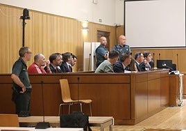Los acusados de la operación Almendro, durante la primera sesión en la Audiencia de Valladolid.
