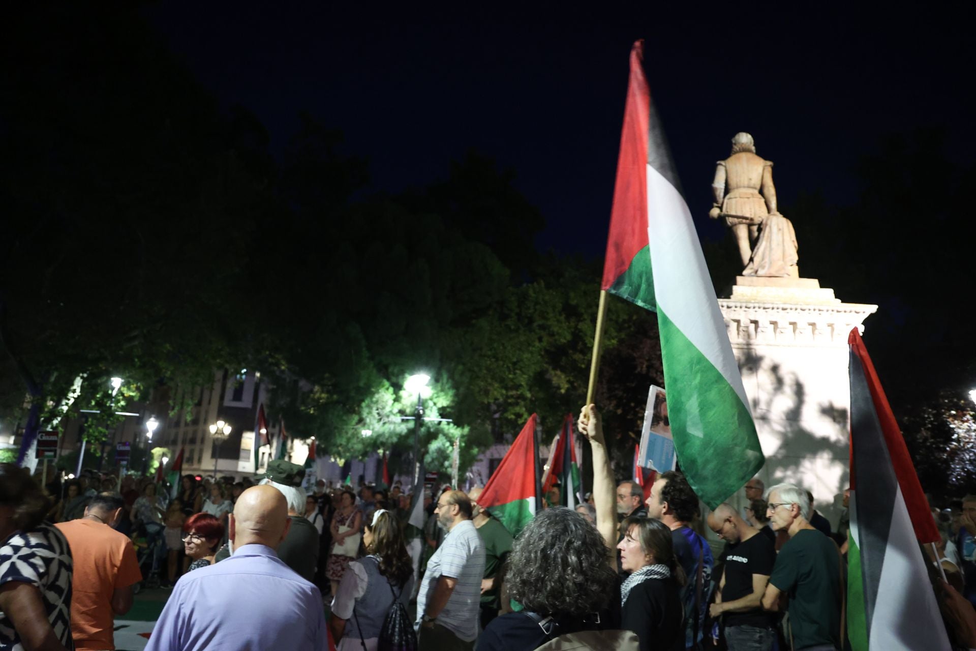 Las imágenes de la primera concentracion a favor de Palestina tras La Vuelta