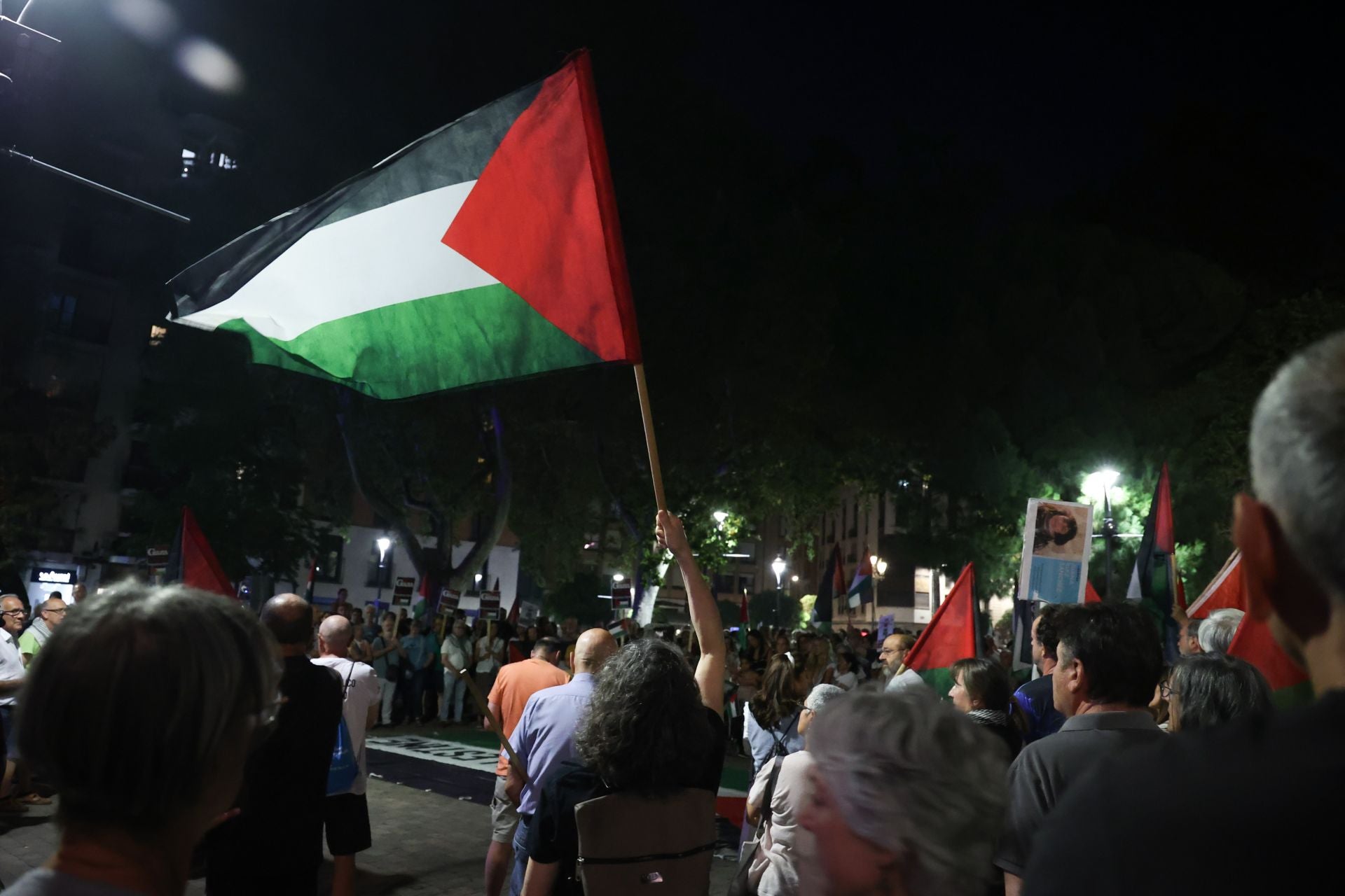 Las imágenes de la primera concentracion a favor de Palestina tras La Vuelta