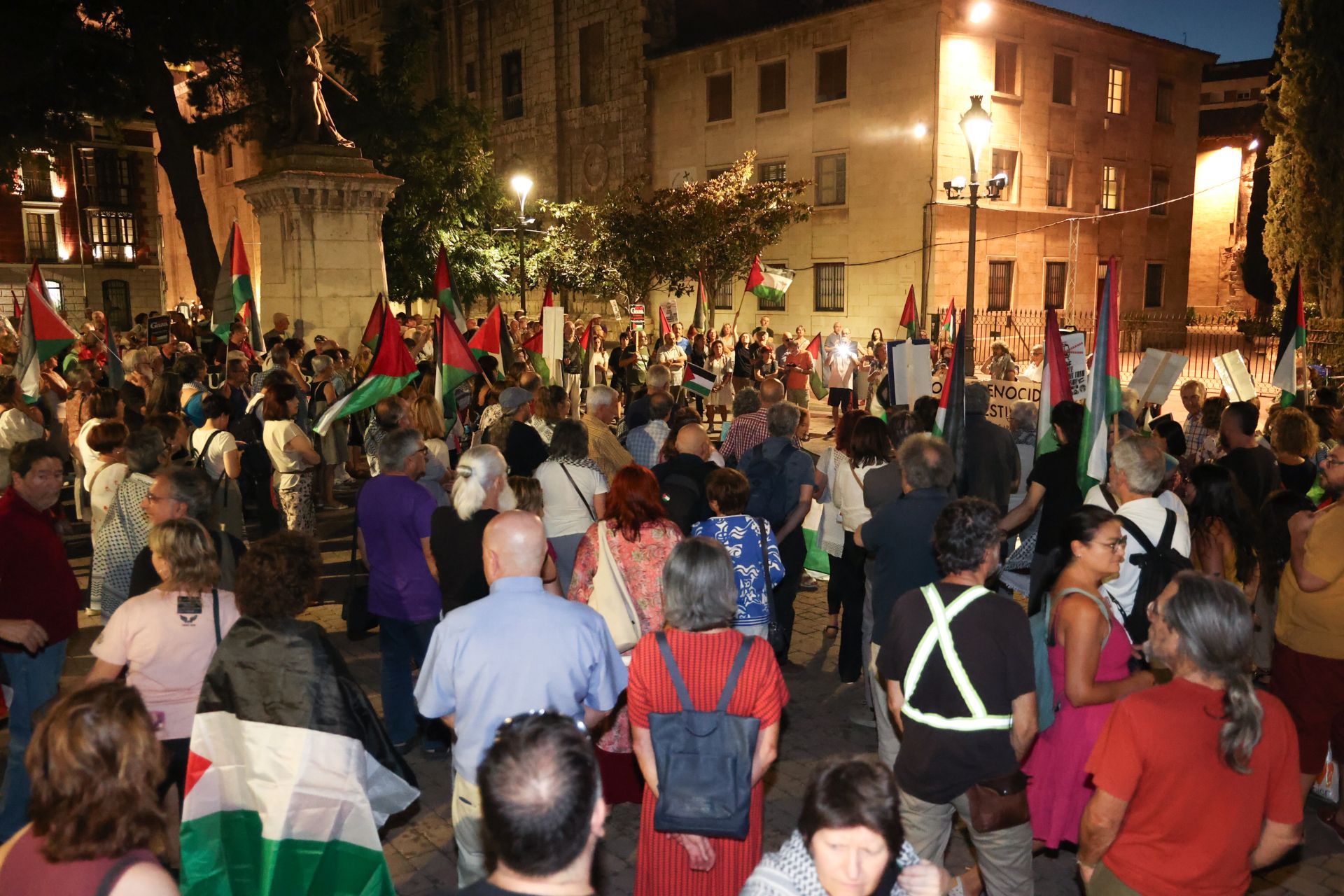 Las imágenes de la primera concentracion a favor de Palestina tras La Vuelta