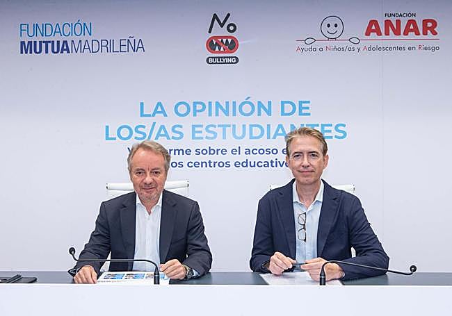 Lorenzo Cooklin, director general de la Fundación Mutua Madrileña, y Benjamín Ballesteros, director corporativo de Fundación ANAR.