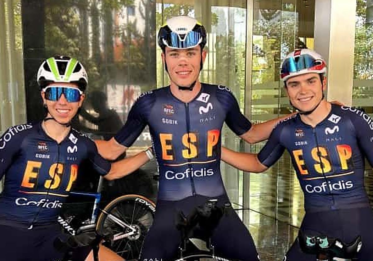 Romeo, en el centro este viernes, junto a Mireia Benito y Raúl García Pìerna.