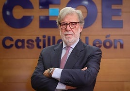 El presidente de CEOE Castilla y León, Santiago Aparicio, en la sede de la patronal en Valladolid.