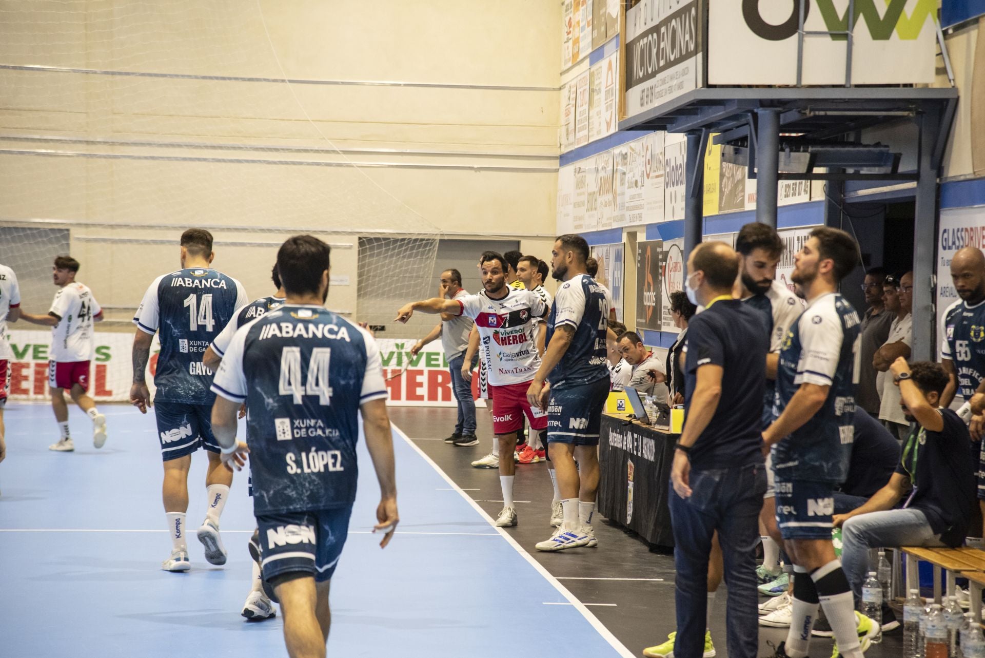 Fotos del triunfo del Balonmano Nava ante el Cangas
