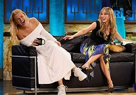 Ester Expósito y Mirela Balić en 'La Revuelta'.