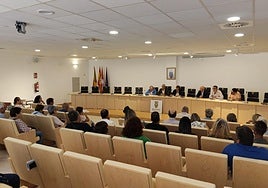 Reunión de los representantes institucionales con los vecinos en Guardo.