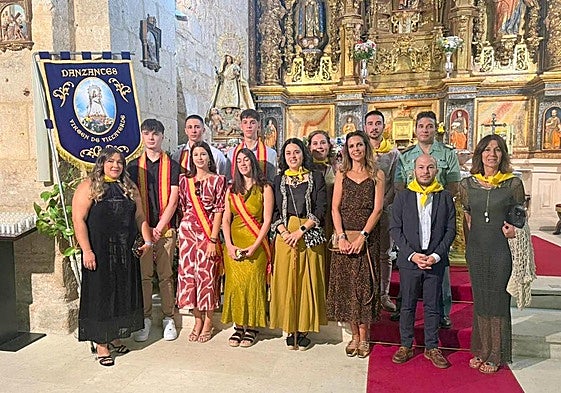 Presentación de las damas y galanes de las fiestas.