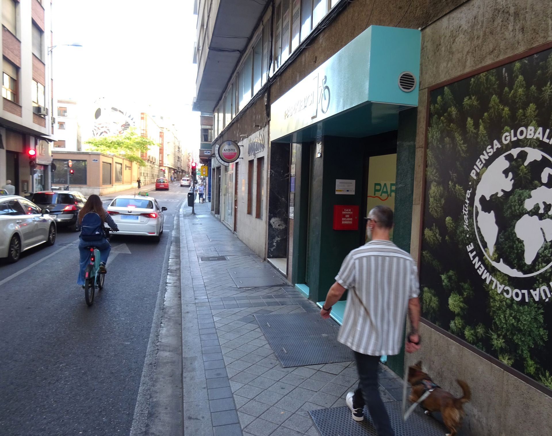 El nuevo local de aparcamiento de bicicletas de Parkici, en una de las entradas de las antiguas galerías de alimentación de López Gómez, situada entre Natura y el bar Bogaloo.