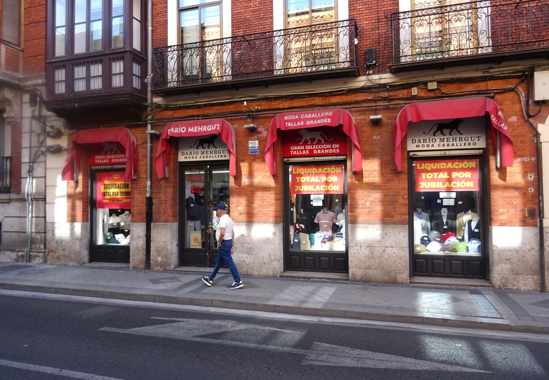 La tienda de Darío Mehrgut, en liquidación por su cierre por jubilación el 30 de septiembre.