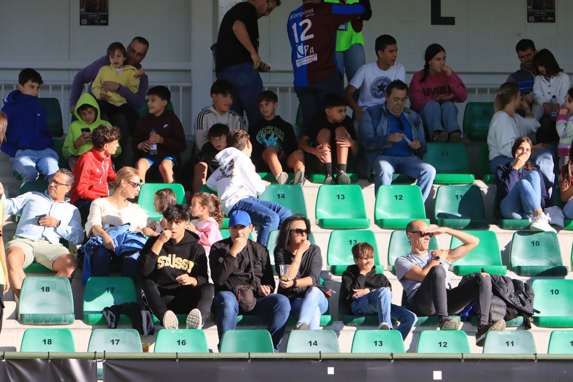 Búscate en las gradas de La Albuera durante el triunfo de la Segoviana