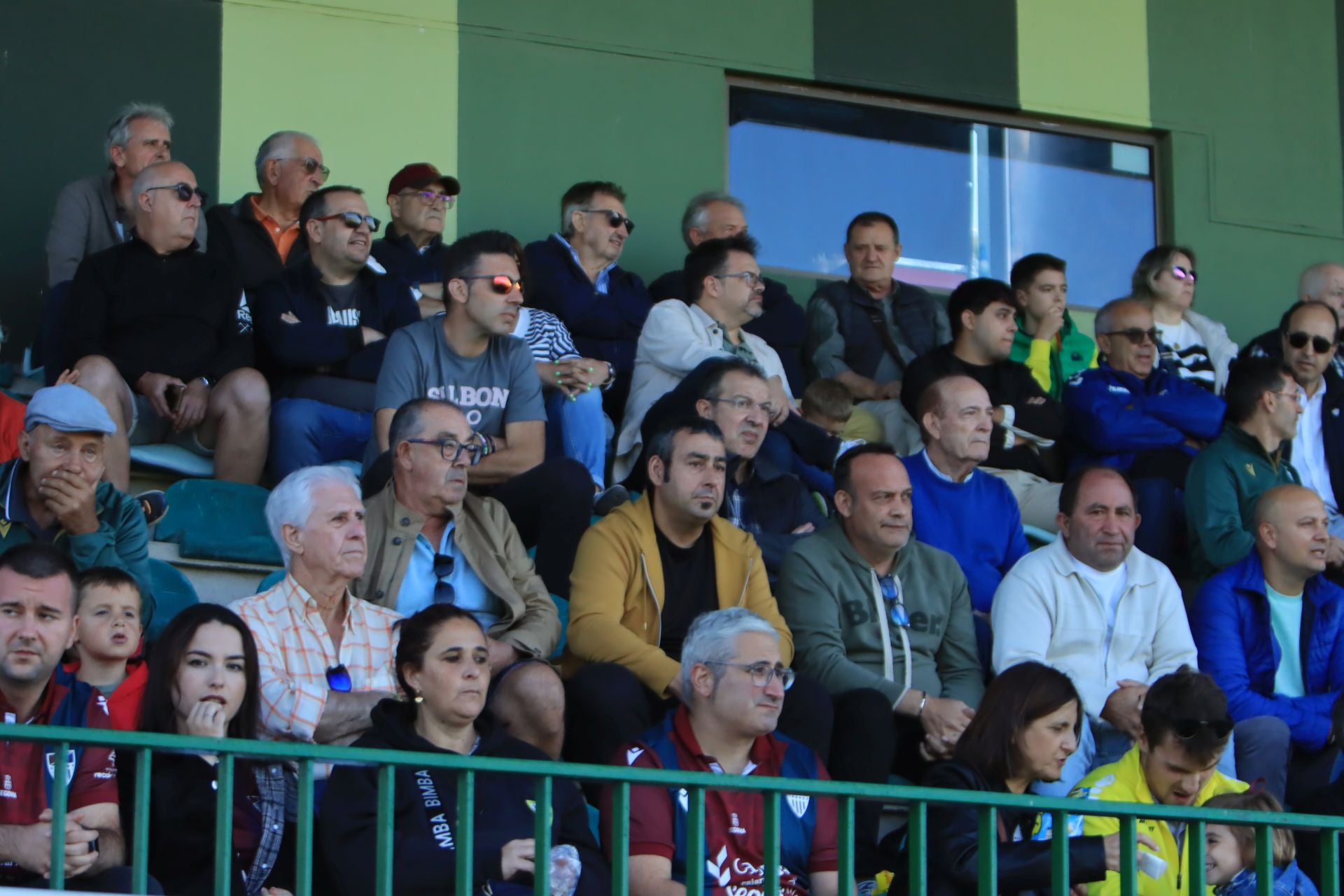 Búscate en las gradas de La Albuera durante el triunfo de la Segoviana