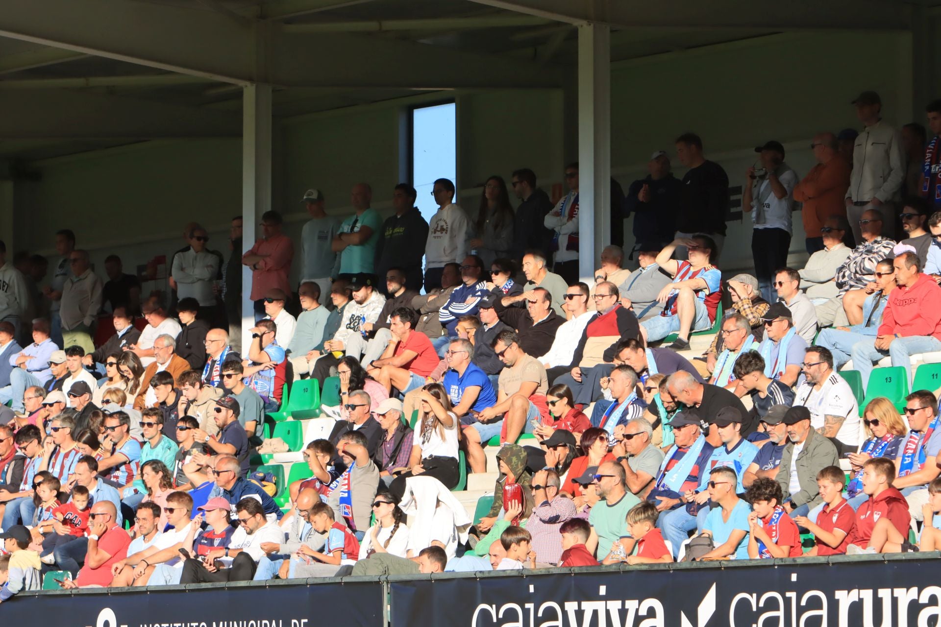 Búscate en las gradas de La Albuera durante el triunfo de la Segoviana