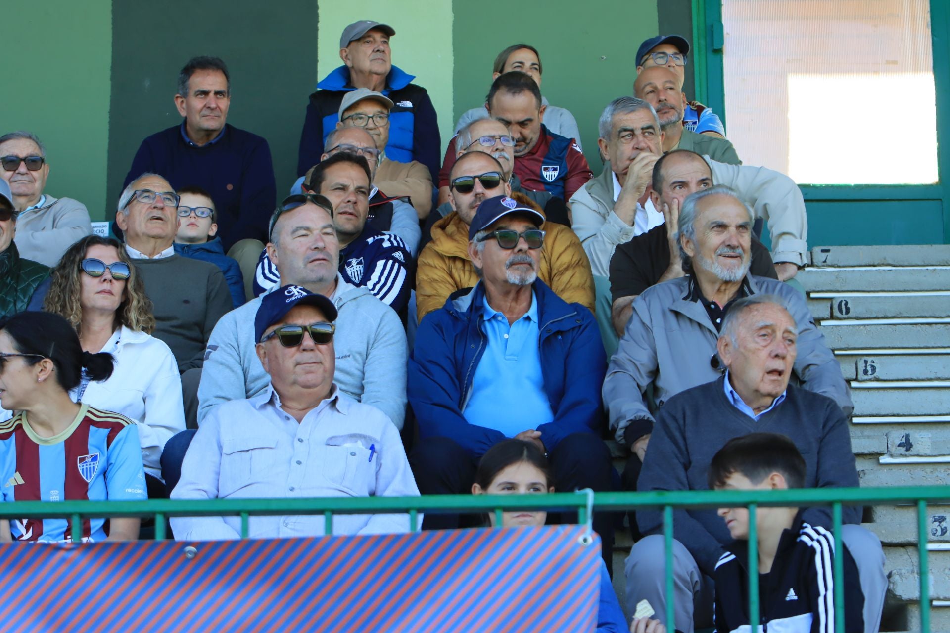 Búscate en las gradas de La Albuera durante el triunfo de la Segoviana