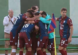 Celebración del gol de la Segoviana.