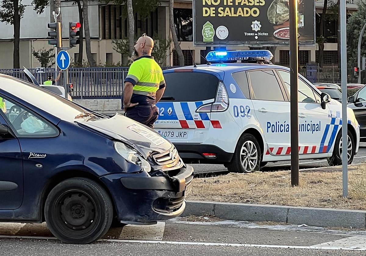 Daños en el frontal del monovolumen implicado en el accidente mortal ocurrido en el cruce de San Agustín.