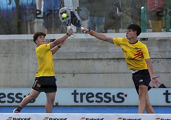 Una acción de uno de los encuentros disputados en el Club La Raqueta.