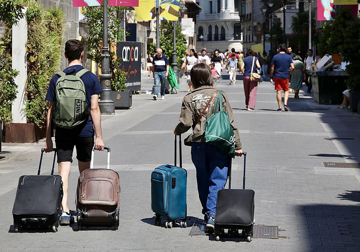 Turistas por Valladolid el pasado mes de agosto.