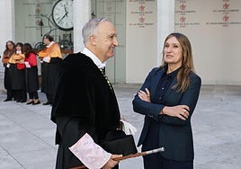 El rector de la UVA, Antonio Largo, y la consejera de Educación, Rocío Lucas.
