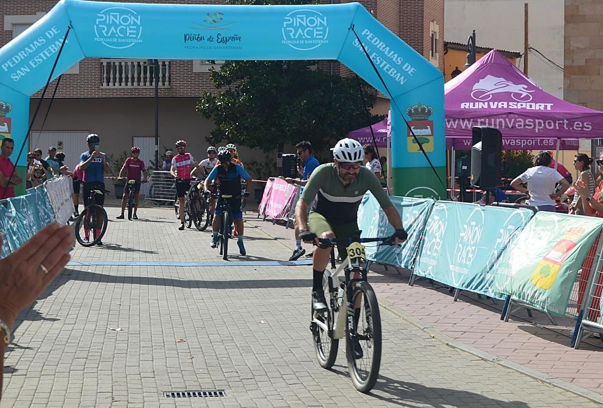 Paso por meta en una de las pruebas.