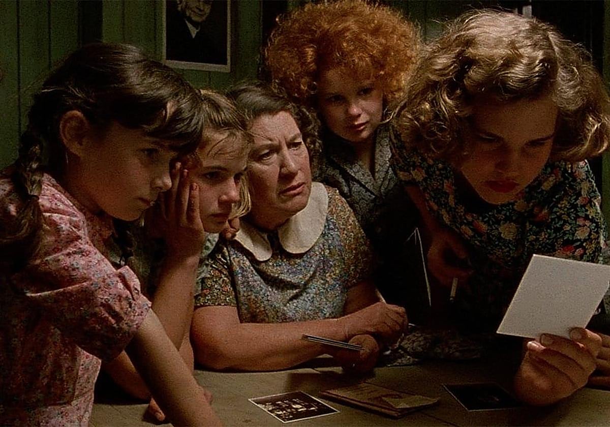 Fotograma de 'Un ángel en mi mesa'.