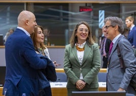 La Junta invita al comisario europeo de Agricultura a visitar Castilla y León