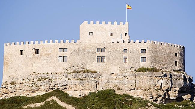 ¿Dónde está el castillo es el más antiguo de toda la provincia de Valladolid?