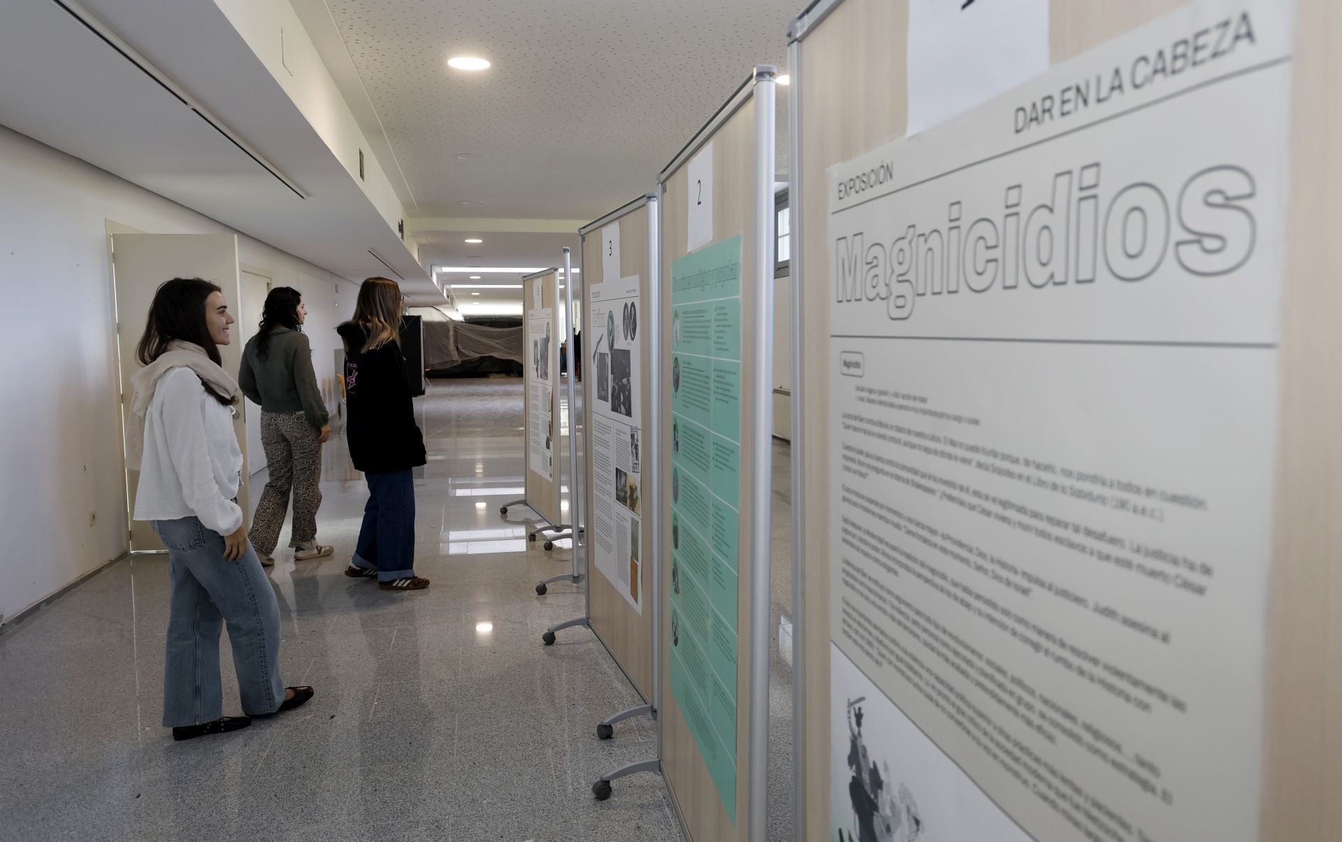 &#039;Magnicidios. Dar en la cabeza&#039; invita a la reflexión en el campus