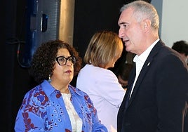 La edil de Hacienda, Rosalía Serrano, y el alcalde de Segovia, José Mazarías.