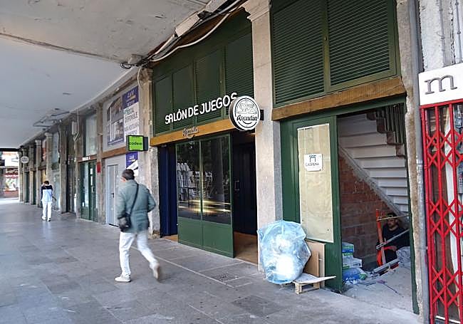 Entrada del futuro bloque de apartamentos del número 4 de la calle Ferrari.