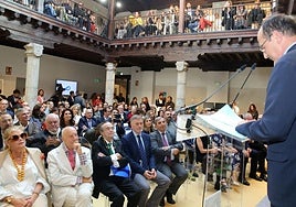 El rector de IE University, Salvador Carmona, se dirige a los asistentes.