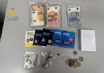 Le sorprenden con varios tipos de droga y 15.000 euros ocultos en el maletero