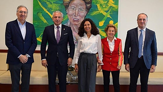 Nicanor Sen visita las instalaciones de Galletas Gullón