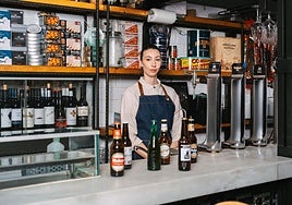 Diferentes variedades de cerveza Mahou en un establecimiento hostelero.