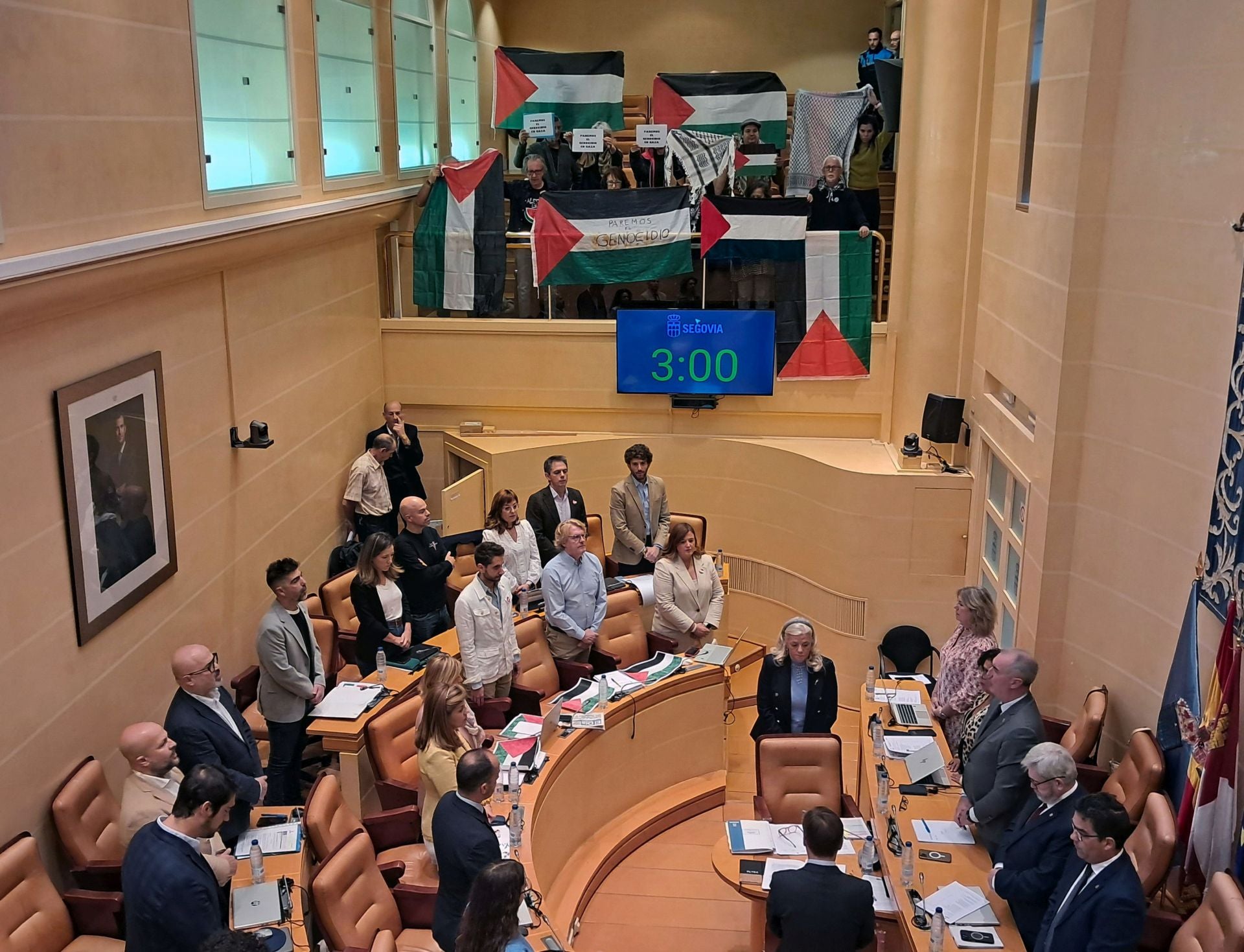 El polémico pleno municipal, en imágenes