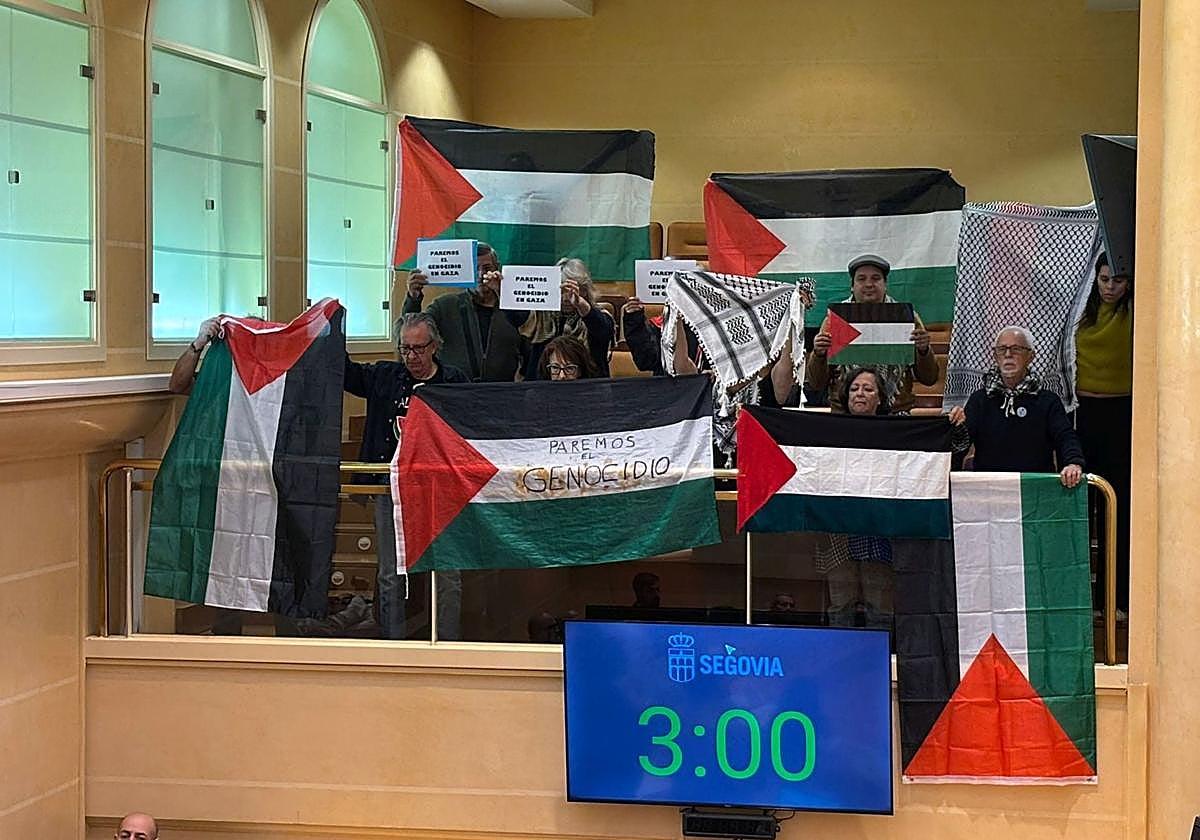 El polémico pleno municipal, en imágenes